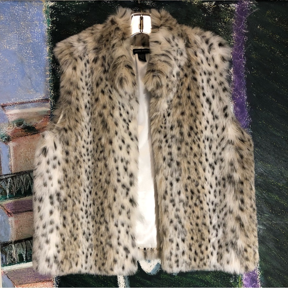 Faux Snow🐆Leopard Vest🤍